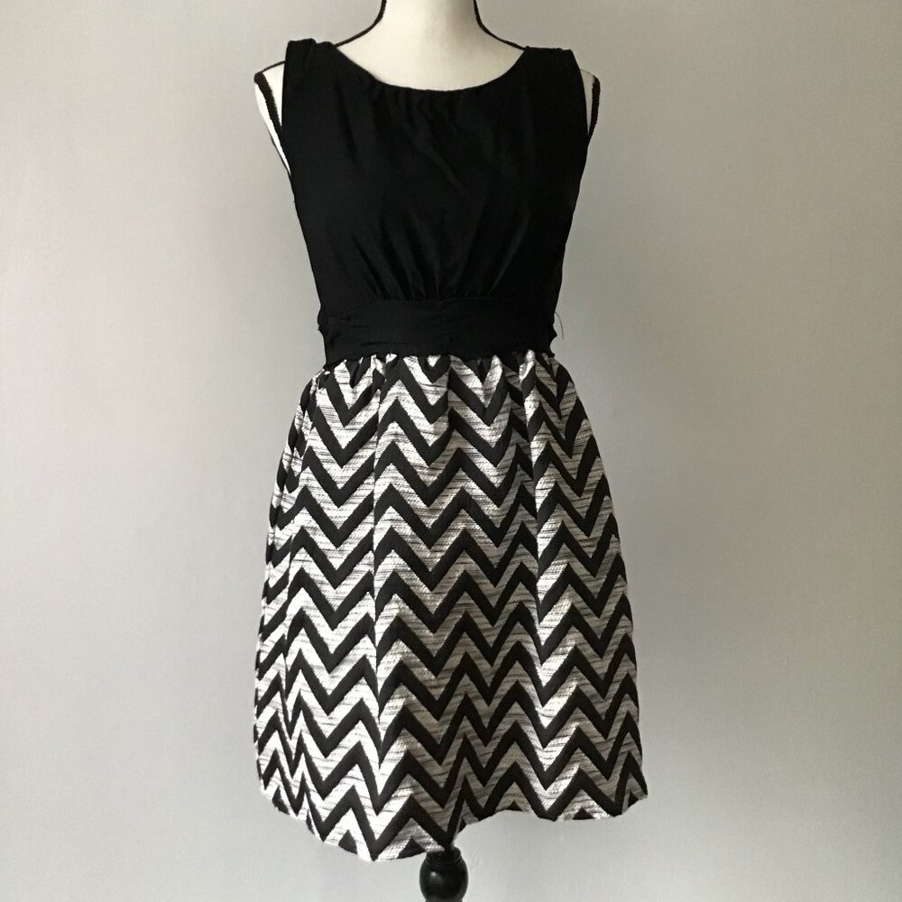 Black and White SM Wardrobe Zig Zag Dress
